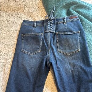 Pilcro Lace‑Up High Rise Flare Jeans Medium Wash Size 28 — 70s Boho Chic Anthro